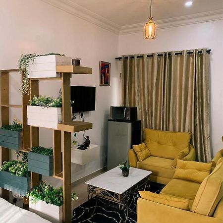 דירות לגוס Cozy Studio Unit In Lekki Phase 1 - Kitchen, 24-7 Light, Wifi, Netflix מראה חיצוני תמונה